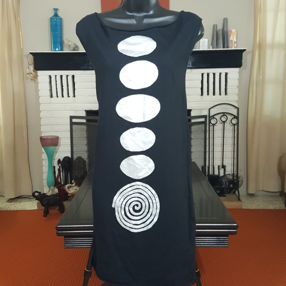 Aku/Akwa black tee dress